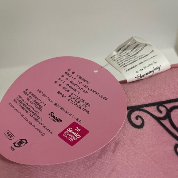 Charmmy Kitty Cushion - Picture 5 of 6